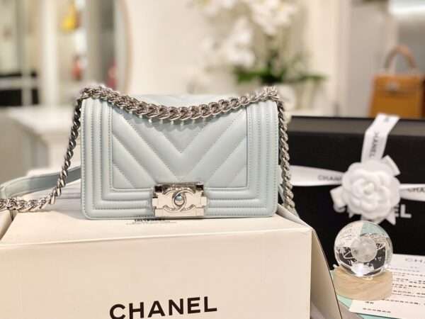 Chanel Boy V-pattern Super Quality Handbag 20cm