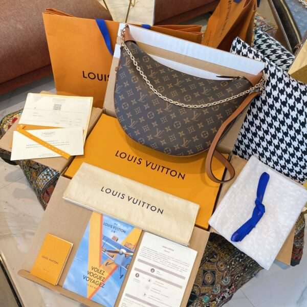 Louis Vuitton handbag Loop Monogram pattern Super grade 38x30x10cm