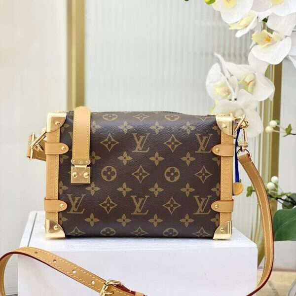 Louis Vuitton Super Premium Rectangular Handbag with Pattern 25cm
