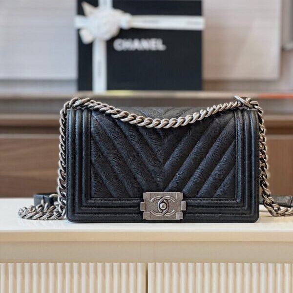 Chanel Boy Medium Black Women's Handbag Like Auth V-pattern 25cm