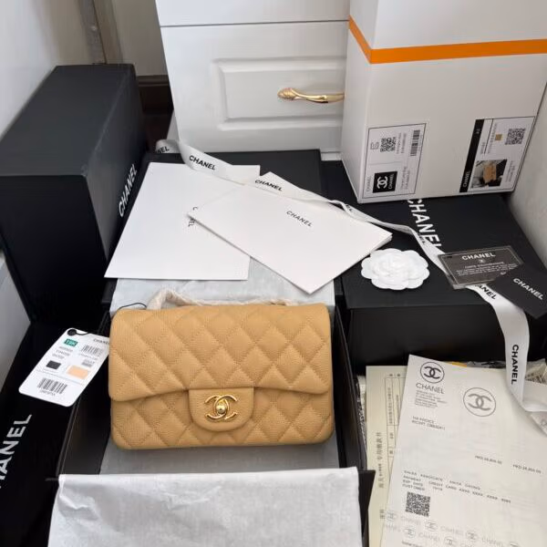 Chanel Medium Classic Replica 1:1 High Quality Women's Handbag 20cm