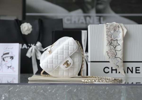 Chanel The One Rep 1:1 Women's Handbag Heart Shape White 16.5x18x6.5cm