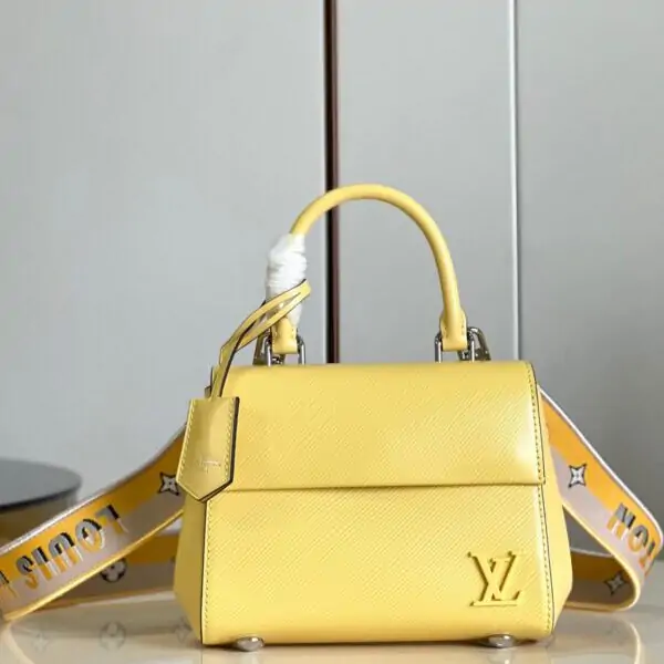 Louis Vuitton LV Clunny Rep 11 High-Quality Women's Handbag Yellow 20x16cm
