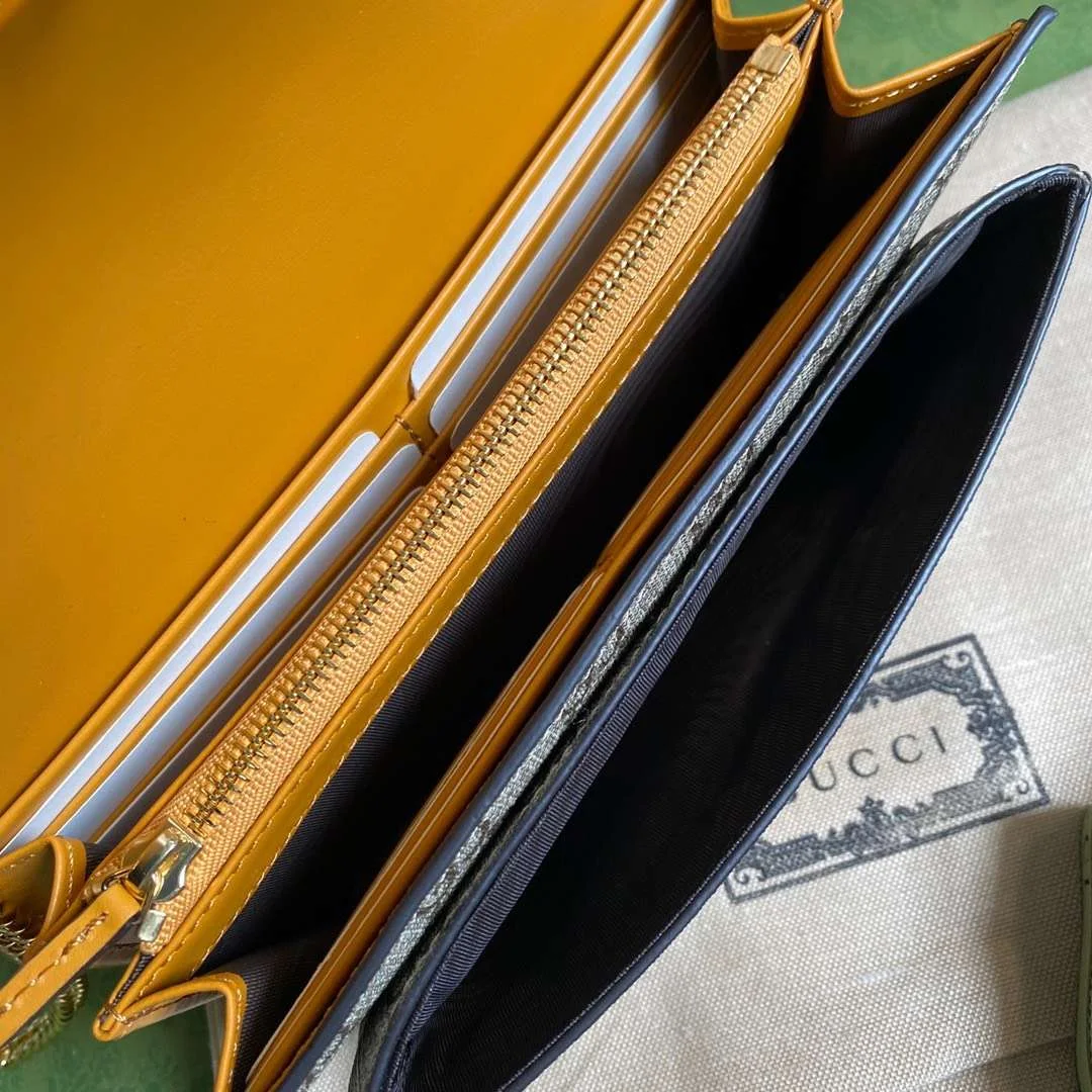 Detail 8