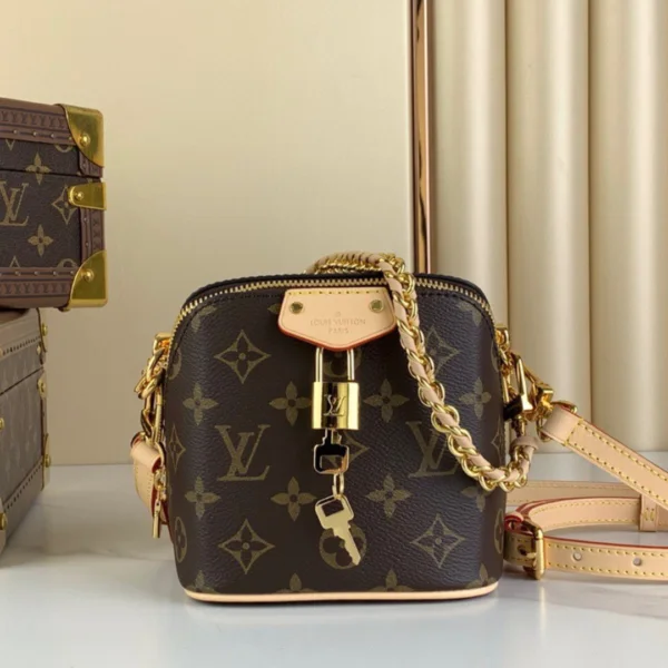 Louis Vuitton Monogram Pattern Super Premium Handbag 14x13x11cm