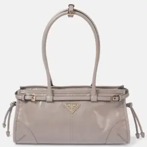 Medium leather shoulder bag