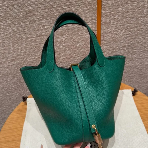 HN Togo leather green with gold hardware 18cm