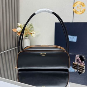 Prada black leather handbag TT555