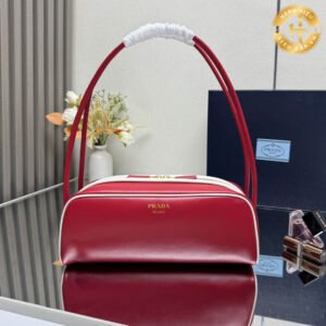 Prada Red leather handbag TT556