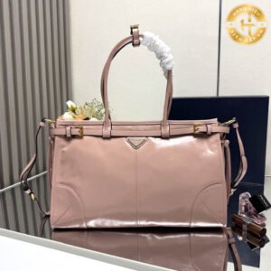 Prada leather handbag in pink patent leather AJ113