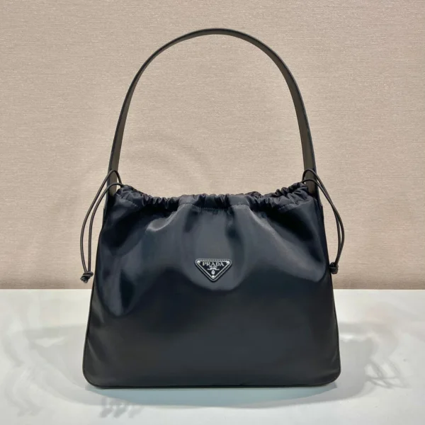 LARGE DRAWSTRING BAG 37 IN BLACK RE-NYLON