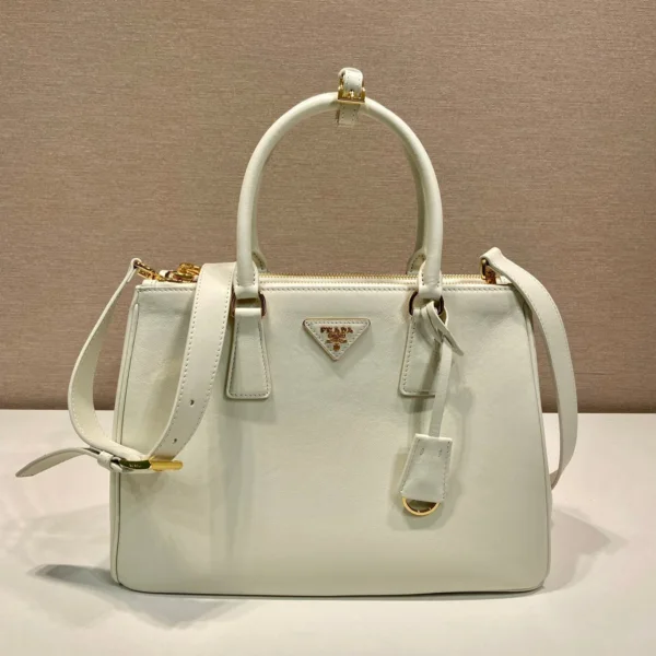 MEDIUM GALLERIA BAG 28 IN WHITE SMOOTH CALFSKIN GOLD HARDWARE