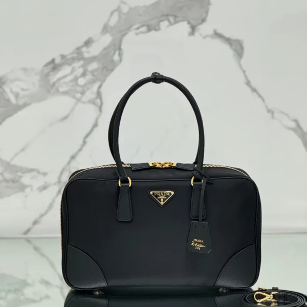 LARGE TOP HANDLE BAG 35 IN BLACK NYLON AND CALFSKIN TRIM