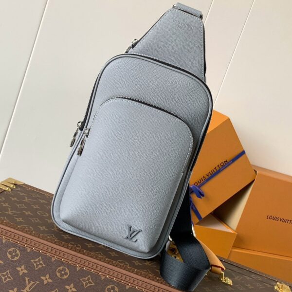 LV AVENUE SLINGBAG 31 IN GREY TAIGA LEATHER