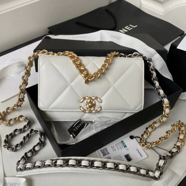 CHANEL 19 WOC 19CM WHITE LAMBSKIN GOLD