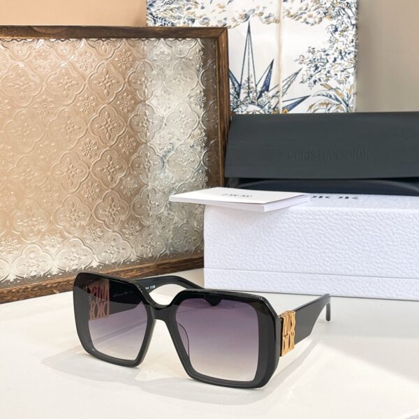 Miss Dior sunglasses woman