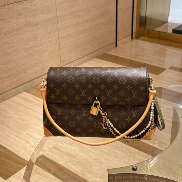 Louis Vuitton Hide Away MM bag in Monogram canvas