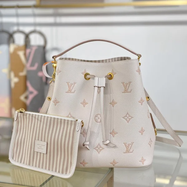 Louis Vuitton NéoNoé MM bucket bag