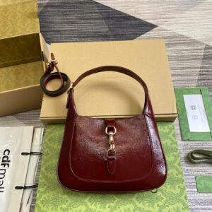 JACKIE SMALL SHOULDER BAG IN WINE RED CRACKED LACQUER GOLD HARDWARE