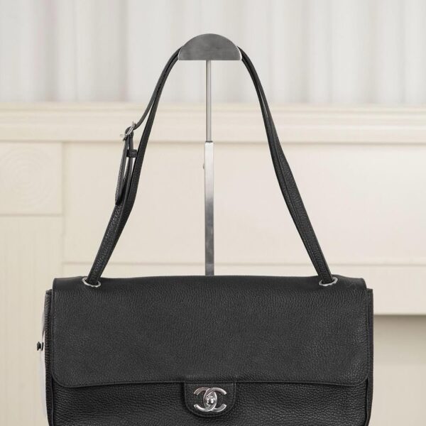 Chanel Maxi Flap 32 Black Sliver Hradware