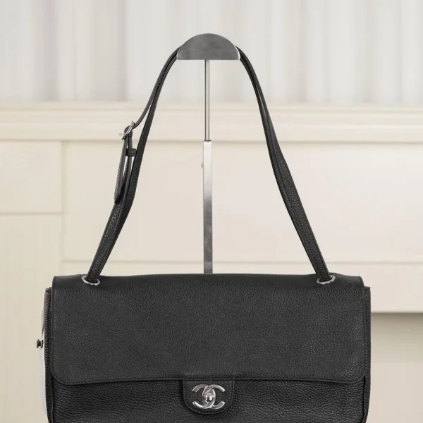 Chanel Maxi Flap 32 Black Sliver Hradware