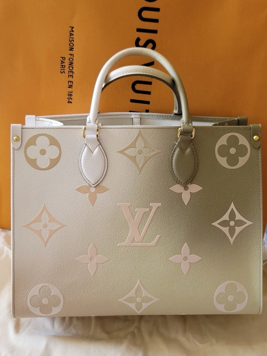 Louis Vuitton OnTheGo MM tote bag from the "Spring in the City" collection