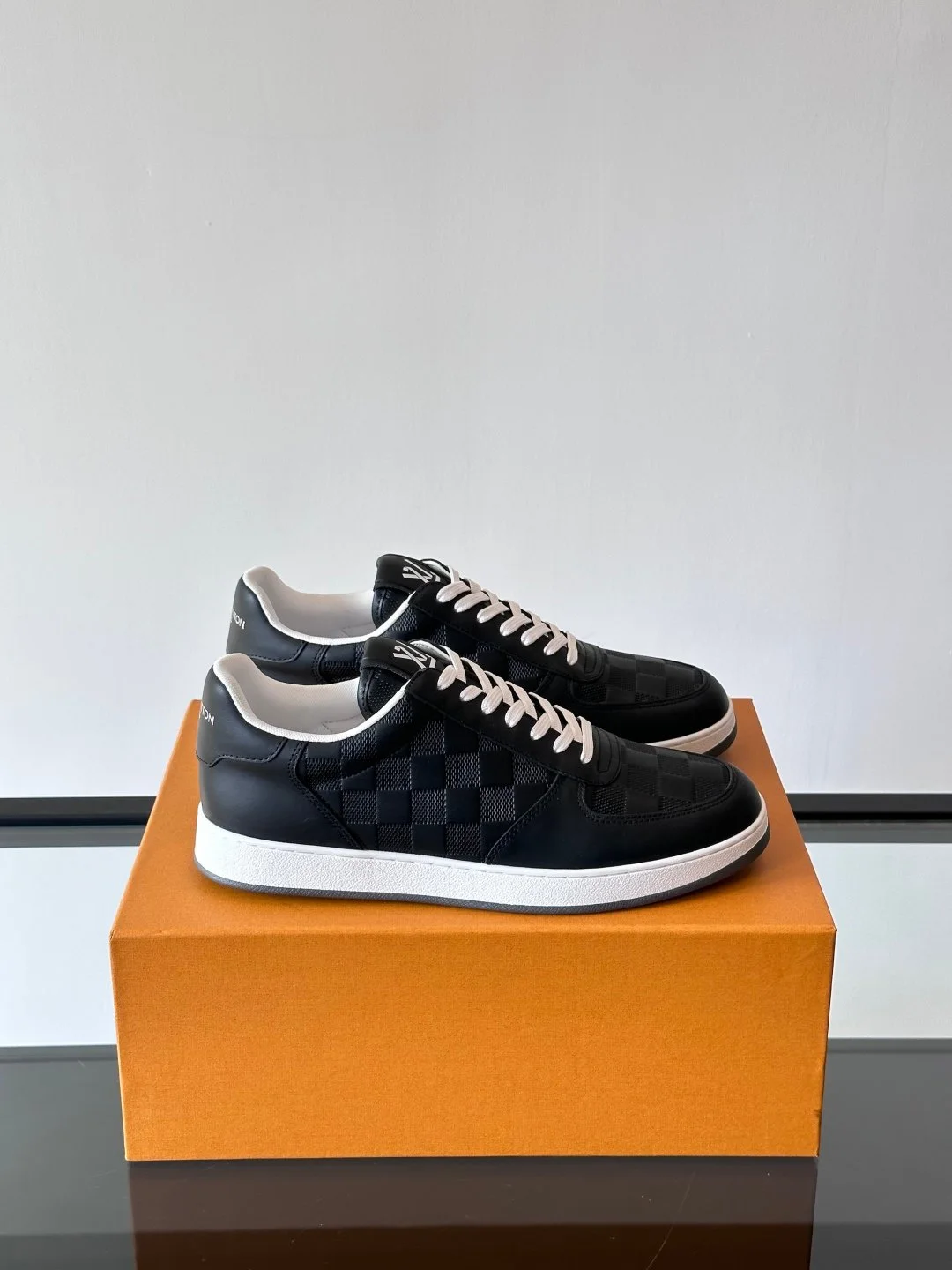 LV Men Black Leather Checkerboard Sneakers