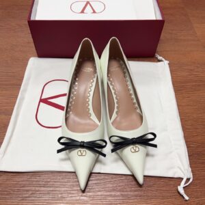 Valentino Women Ivory Leather Bow Accent Pumps