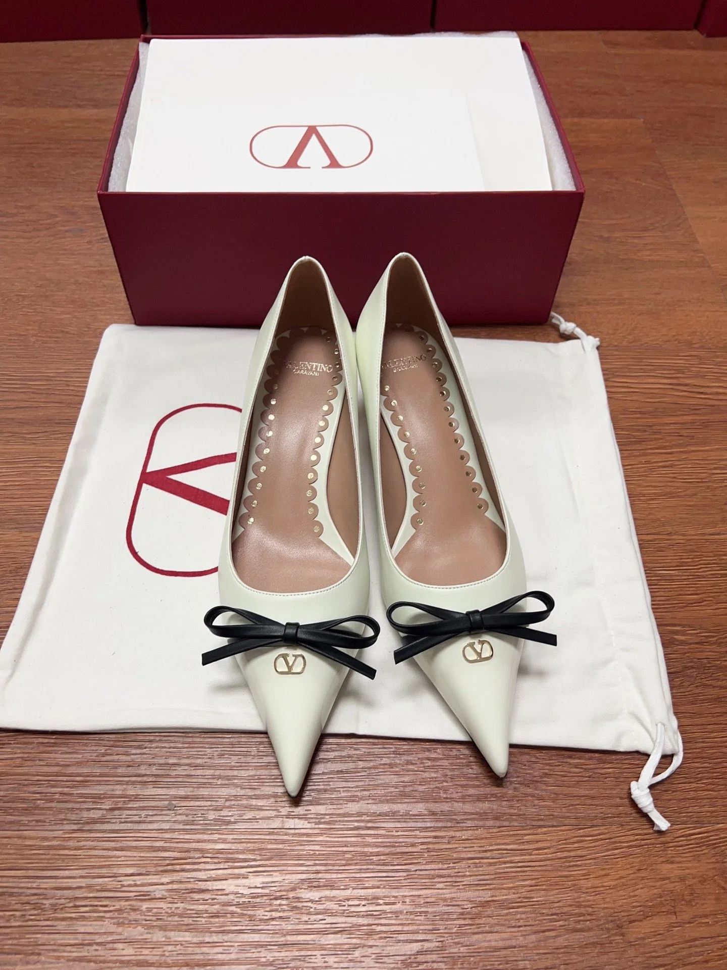 Valentino Women Ivory Leather Bow Accent Pumps