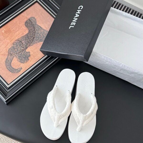 Chanel Women White Fabric Strap Flip Flops