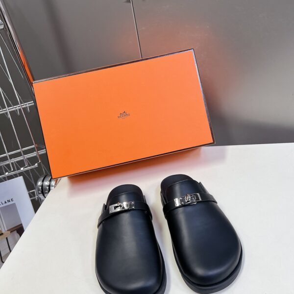 Hermes Women Black Leather Mules