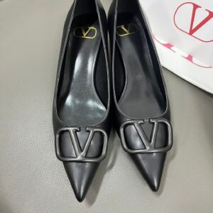 Valentino Women Black Leather Pointed Pumps