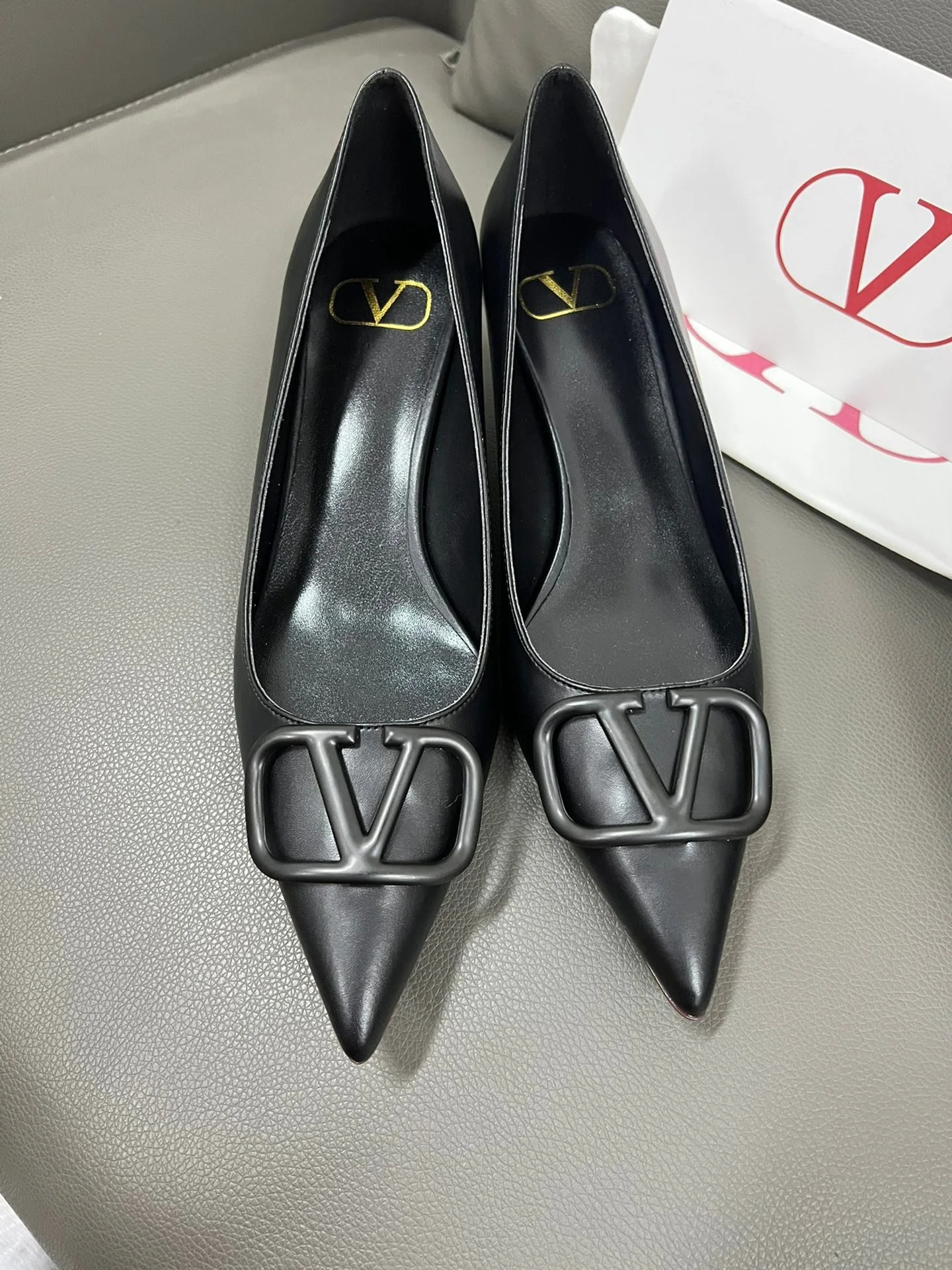 Valentino Women Black Leather Pointed Pumps