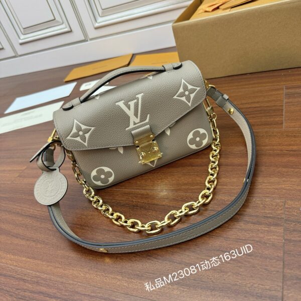 Louis Vuitton Pochette Métis East West Tourterelle Bag