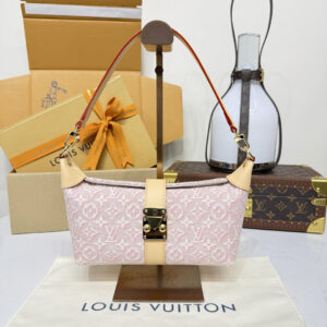 Louis Vuitton Pochette Pink Monogram Emblème
