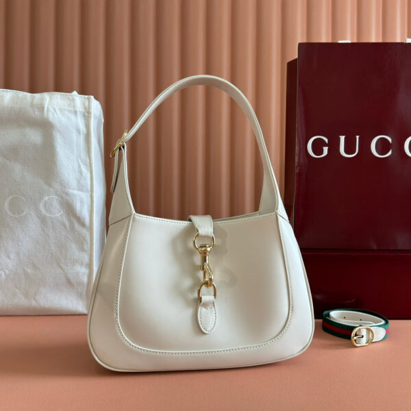 JACKIE SMALL SHOULDER BAG 27 IN WHITE CALFSKIN GOLD HARDWARE