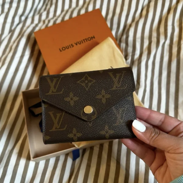 LV Signature Wallet