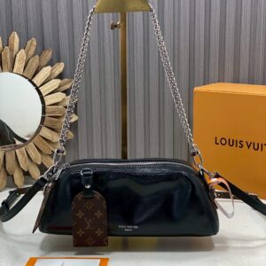 Louis Vuitton Pochette Vibe in black