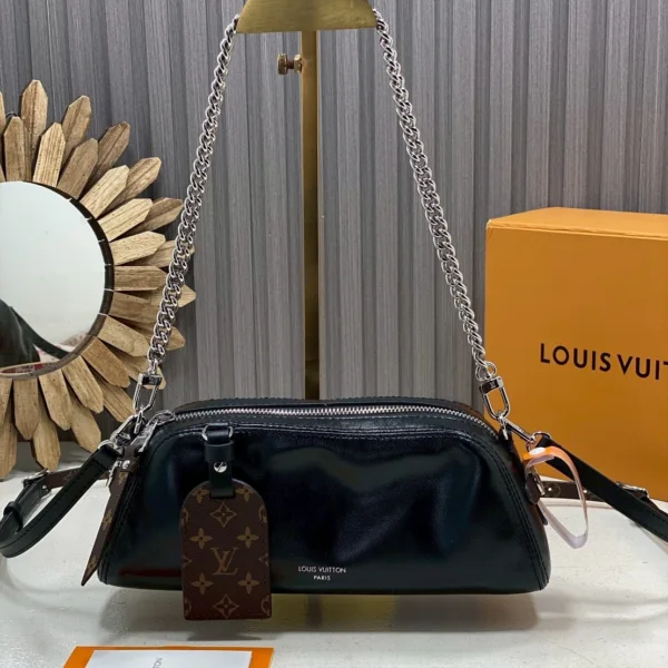 Louis Vuitton Pochette Vibe in black