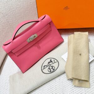 HERMES Kelly Pochette in swift leather Rose Azalee