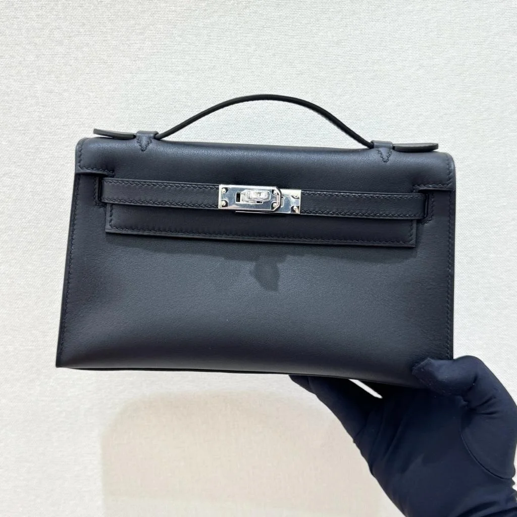 Hermès Kelly Pochette in black