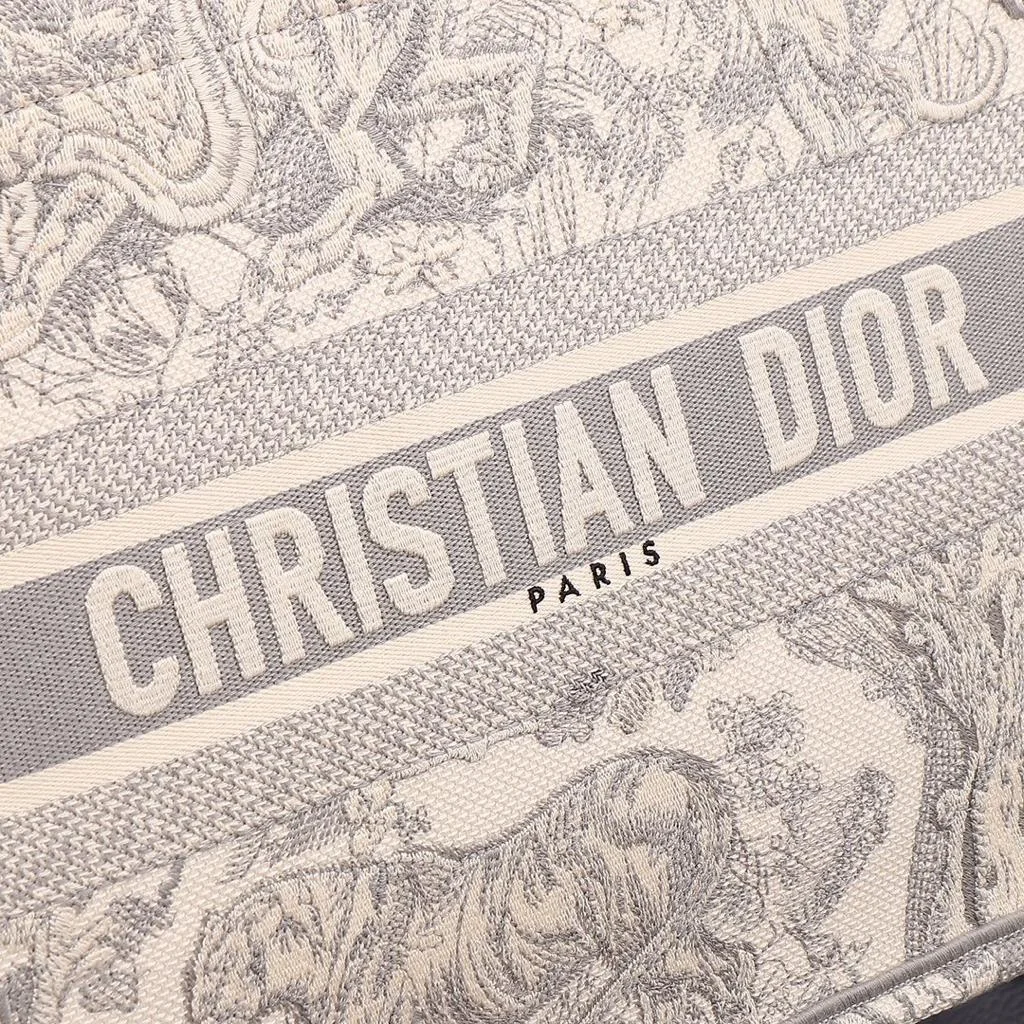 Detail 7