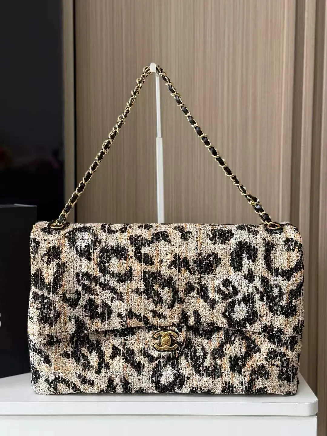 Chanel Maxi Flap 38 Leopard Tweed Métiers d’Art 2026 Collection
